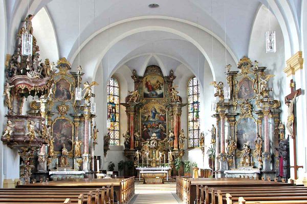 Hollfeld Kirche Innenraum restauriert